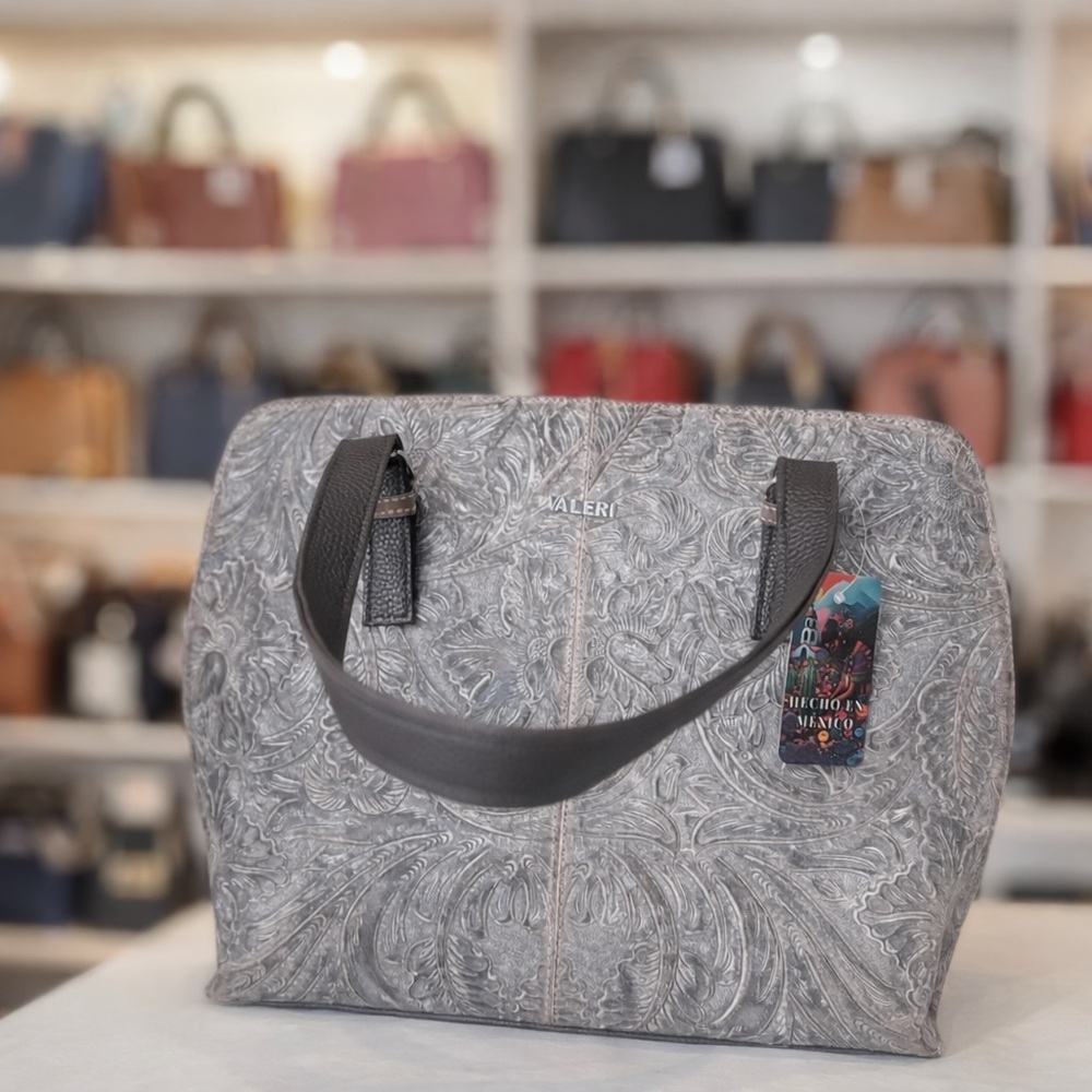 Silver Elegance Leather Bag,shoulder elegant bag silver color